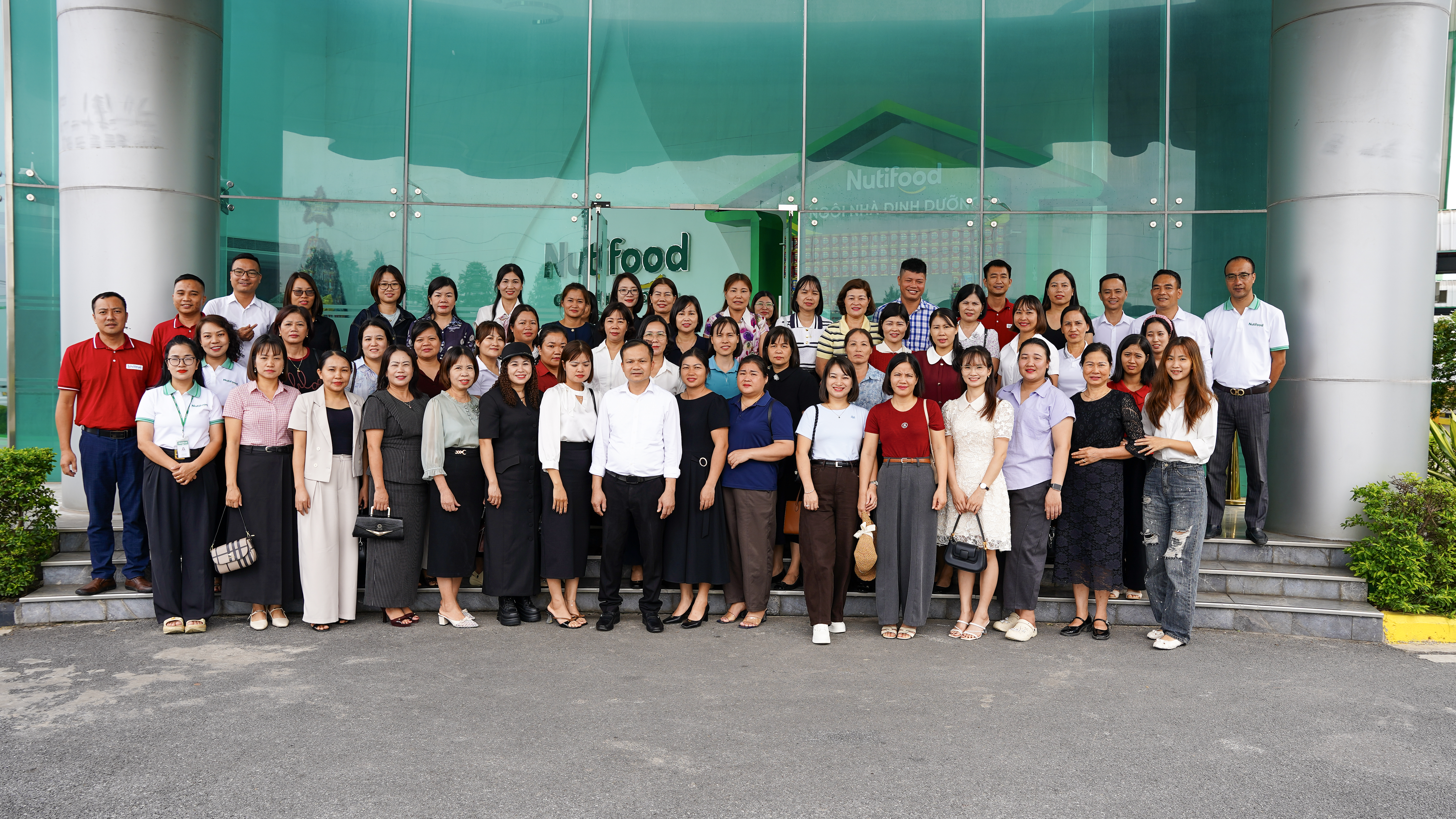 Hình ảnh bài viết: Chương trình đưa cán bộ, nhân viên, phụ huynh học sinh ở các phường xã thăm quan nhà máy